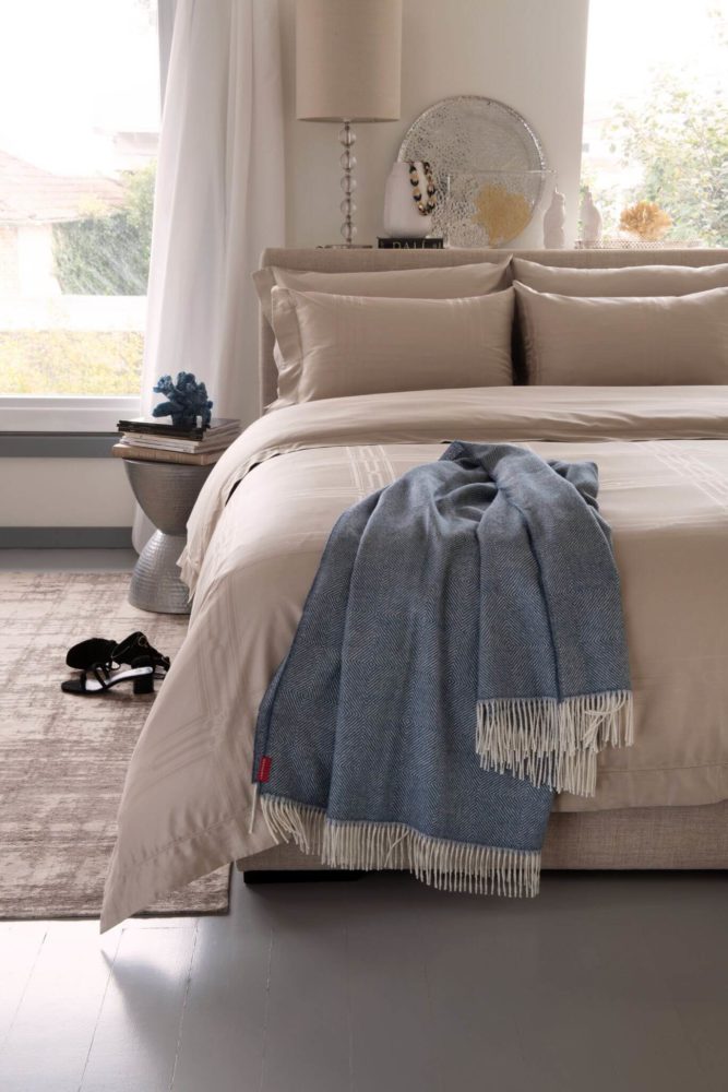 Classic-Blue-Throw-Marialma